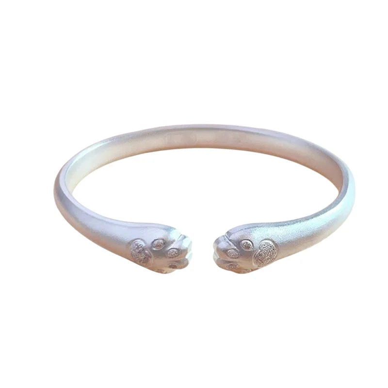 Solid cat paw bracelet for women, simple and trendy design, minimalist and niche, women's wristband, daily wear jewelry, elegant